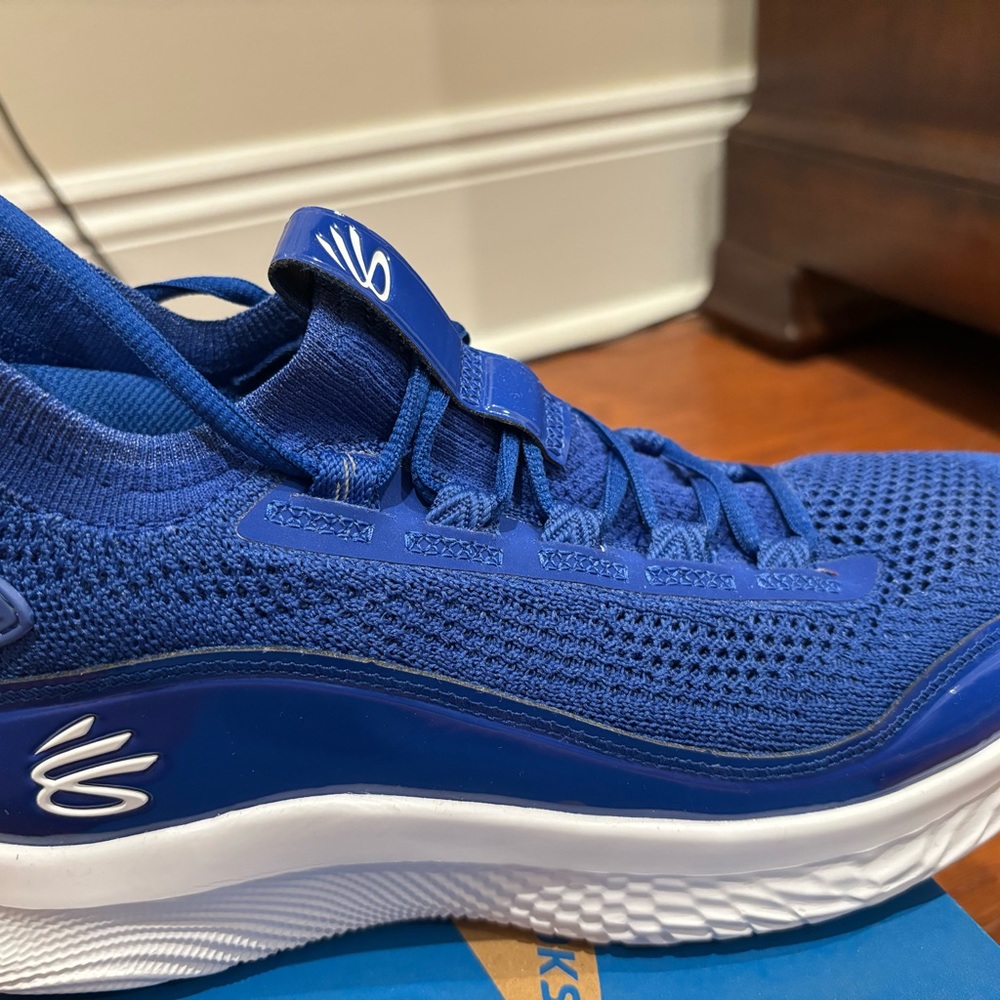 UNDER ARMOUR CURRY Basketball/ volleyball shoes